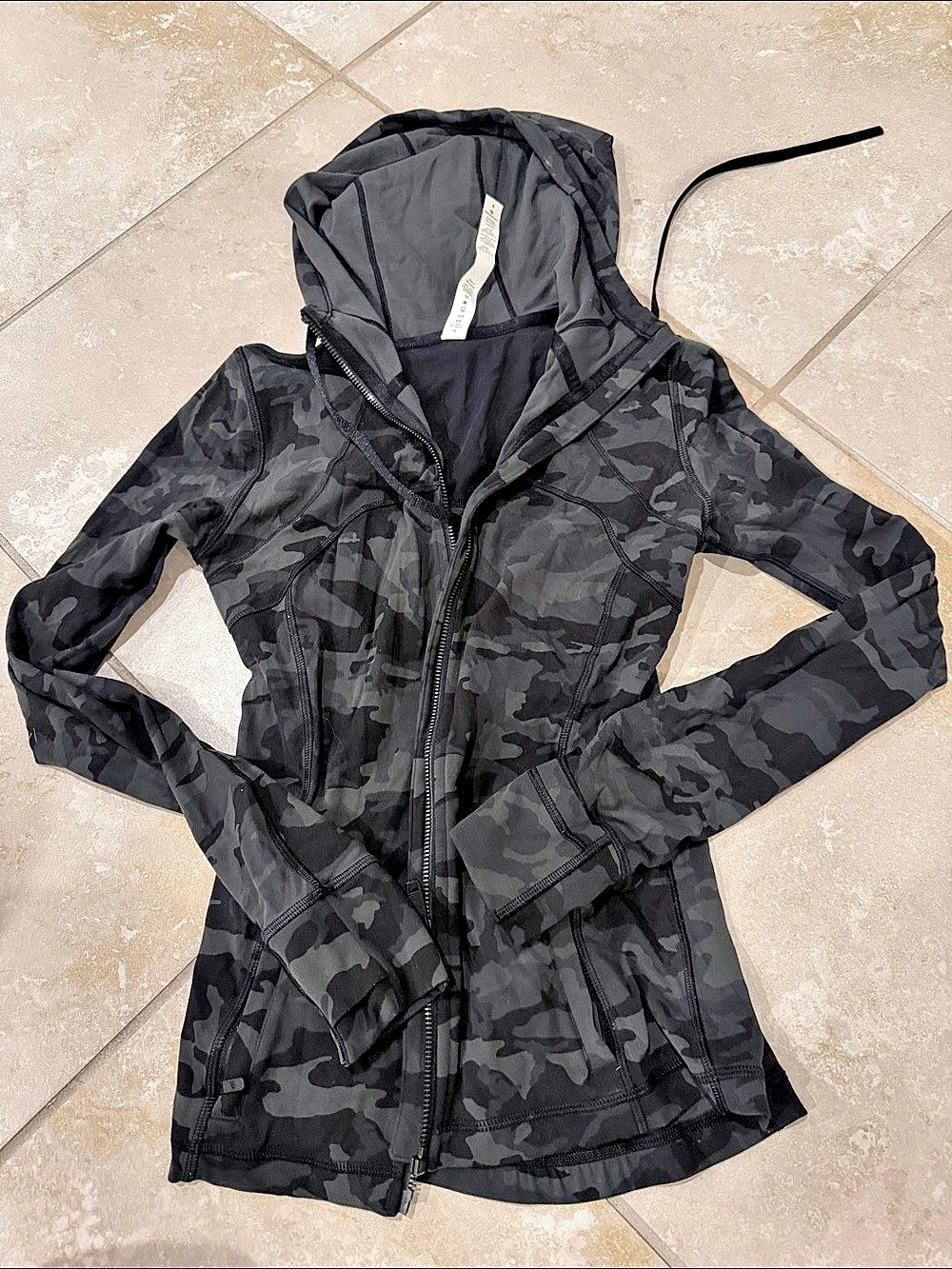 lululemon Hooded Define Jacket *Nulu Camo Utility Jacket Size 4